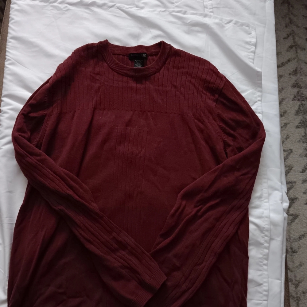 Mens Kenneth Cole sweater runs a little smaller Burgundy xl